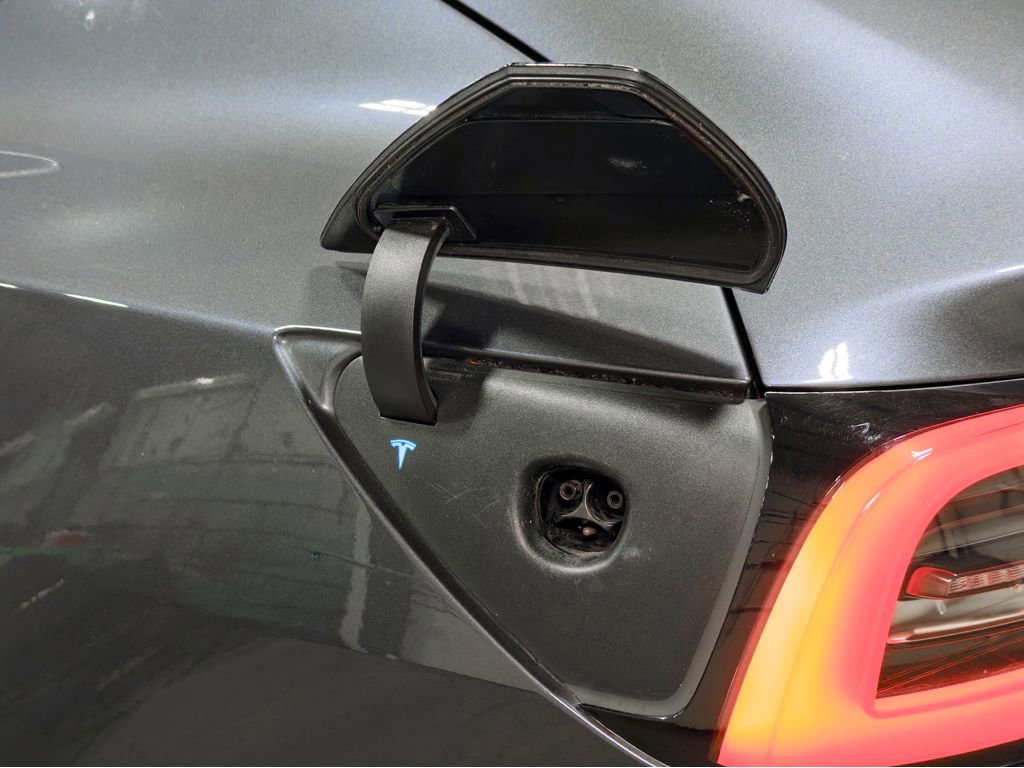 Used 2018 Tesla Model 3 Long Range image 5