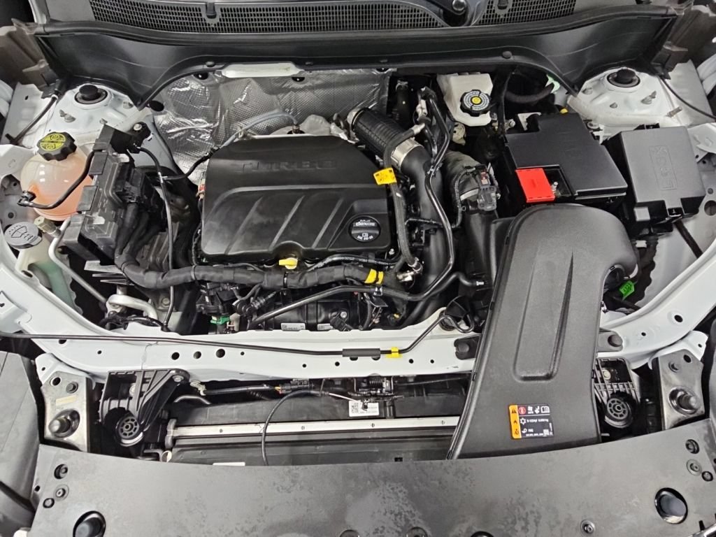 Used 2024 Chevrolet Trax RS FWD image 39
