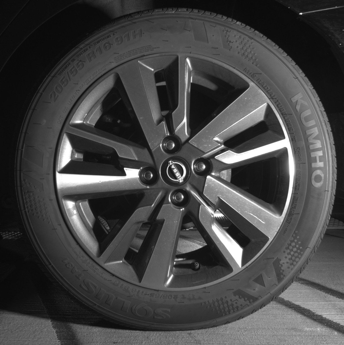 Used 2025 Nissan Versa SV image 14