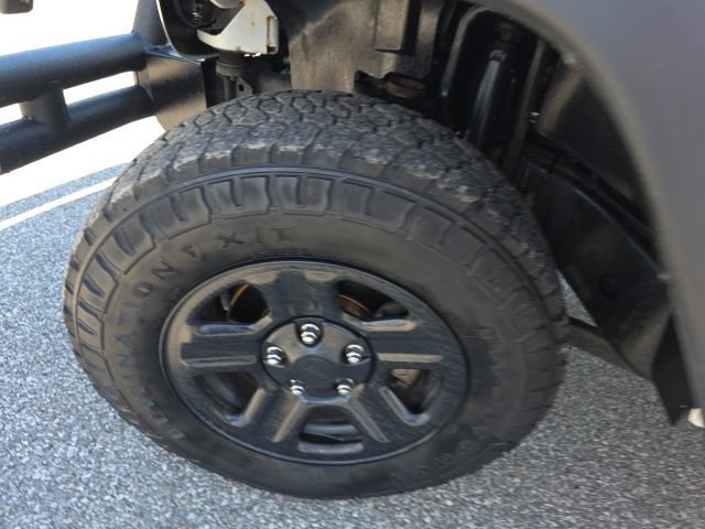 Used 2017 Jeep Wrangler Unlimited Sport w/ Connectivity Group AWD/4WD image 30