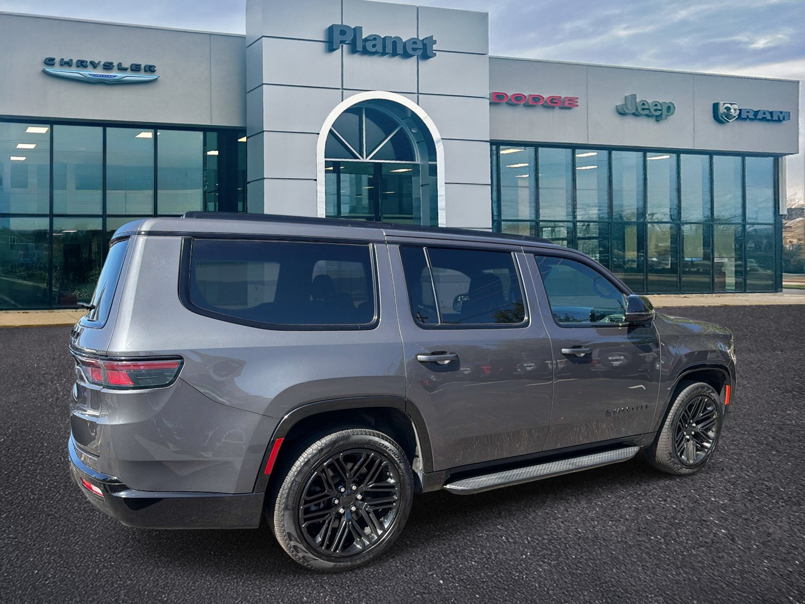Used 2024 Jeep Wagoneer Series II AWD/4WD image 2