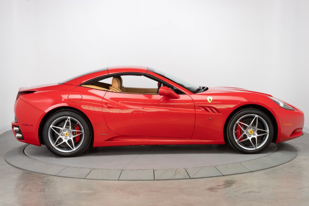 Used 2011 Ferrari California image 16