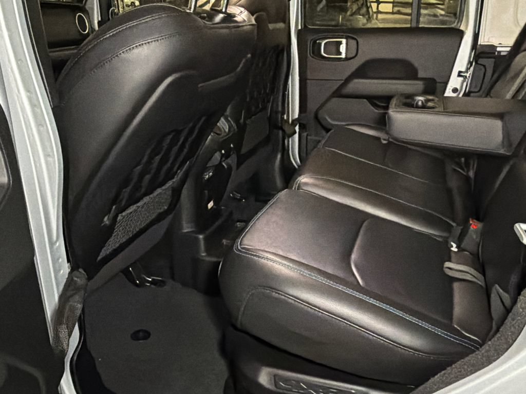 Used 2022 Jeep Wrangler Unlimited Rubicon 4xe w/ Cold Weather Group AWD/4WD image 15