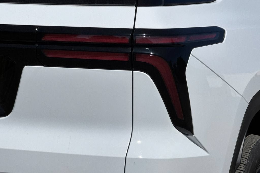 New 2026 Chevrolet Traverse LT w/ Midnight/Sport Edition FWD image 28