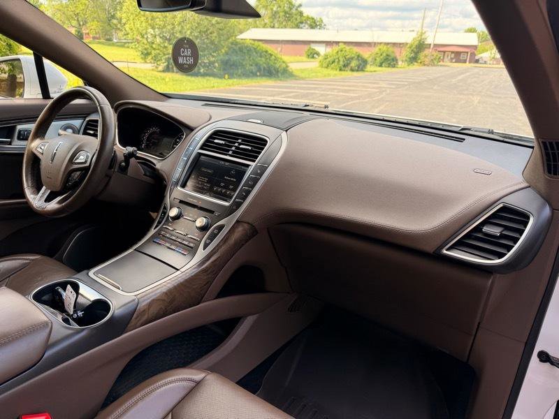 Used 2016 Lincoln MKX Reserve w/ Luxury Package FWD image 11