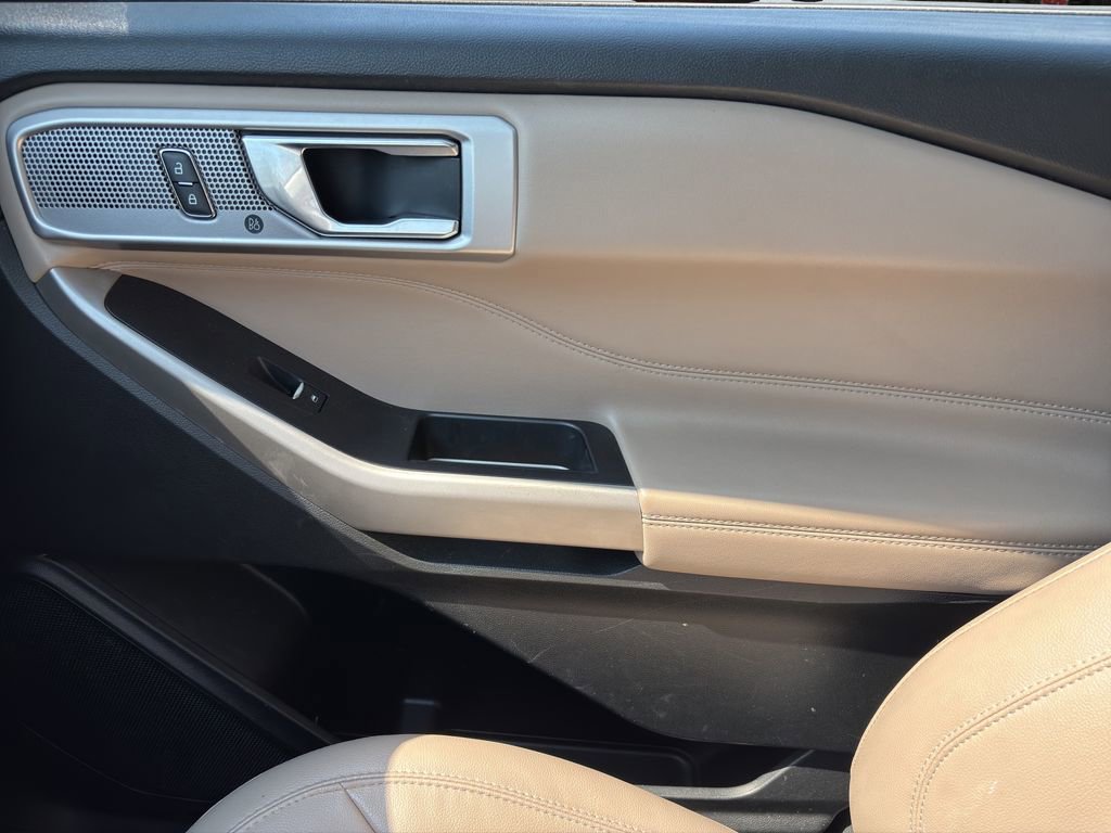 Used 2022 Ford Explorer Limited w/ Equipment Group 301A image 11