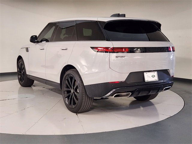 Used 2025 Land Rover Range Rover Sport SE image 6