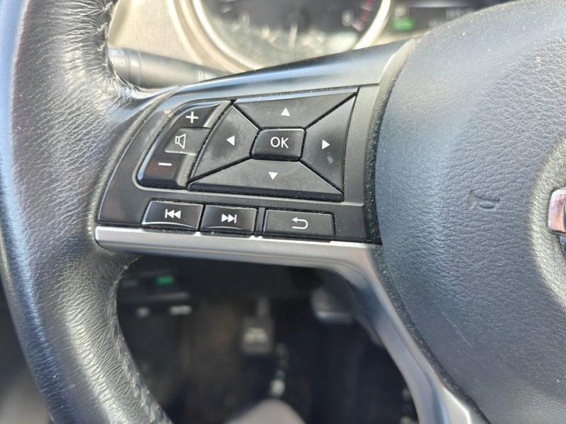 Used 2017 Nissan Rogue SV image 12