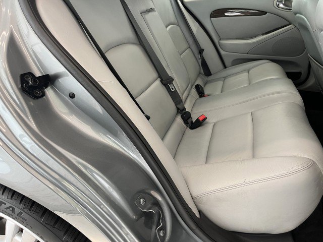 Used 2005 Jaguar S-TYPE R image 33