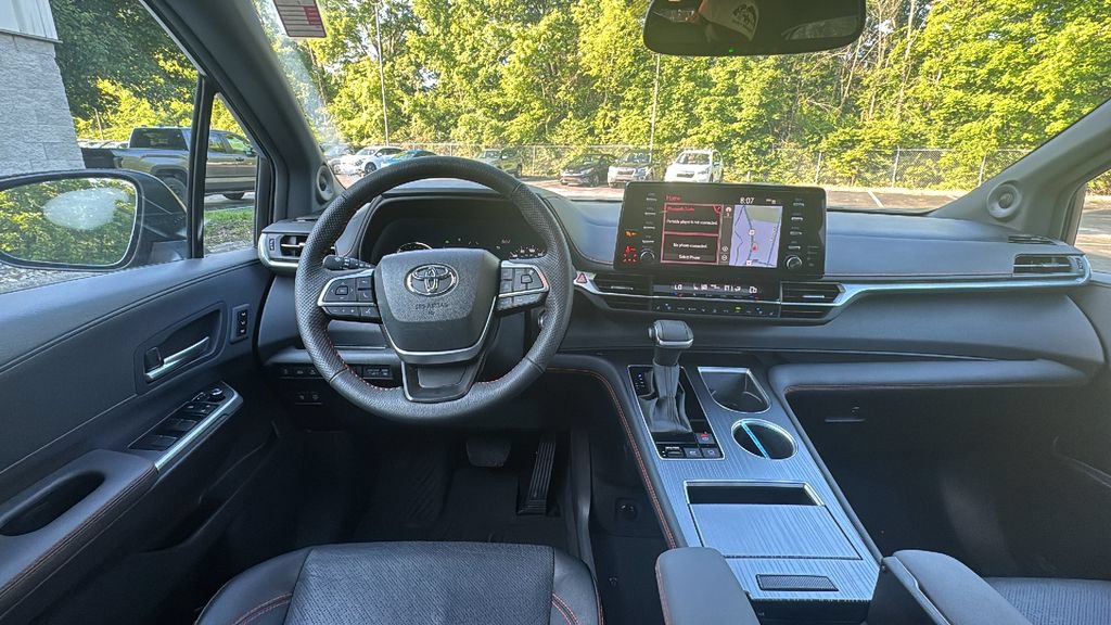 Used 2024 Toyota Sienna XSE w/ XSE Premium Package FWD image 8