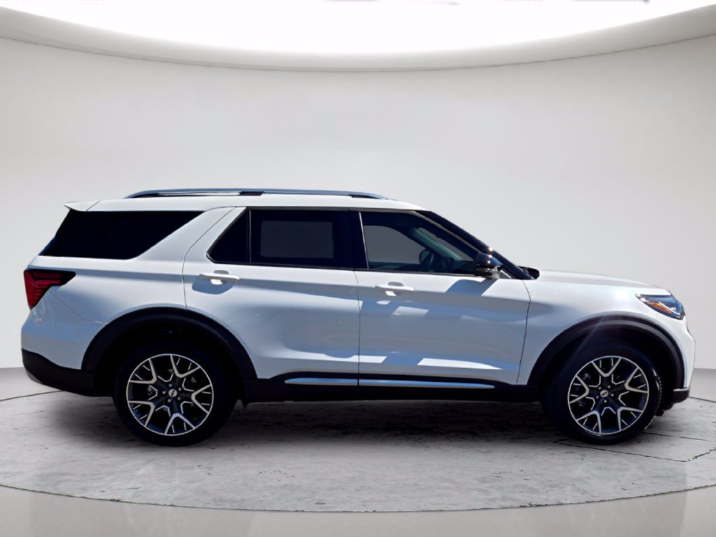 New 2027 Ford Explorer Platinum w/ 3.0L Ultimate Package AWD/4WD image 3