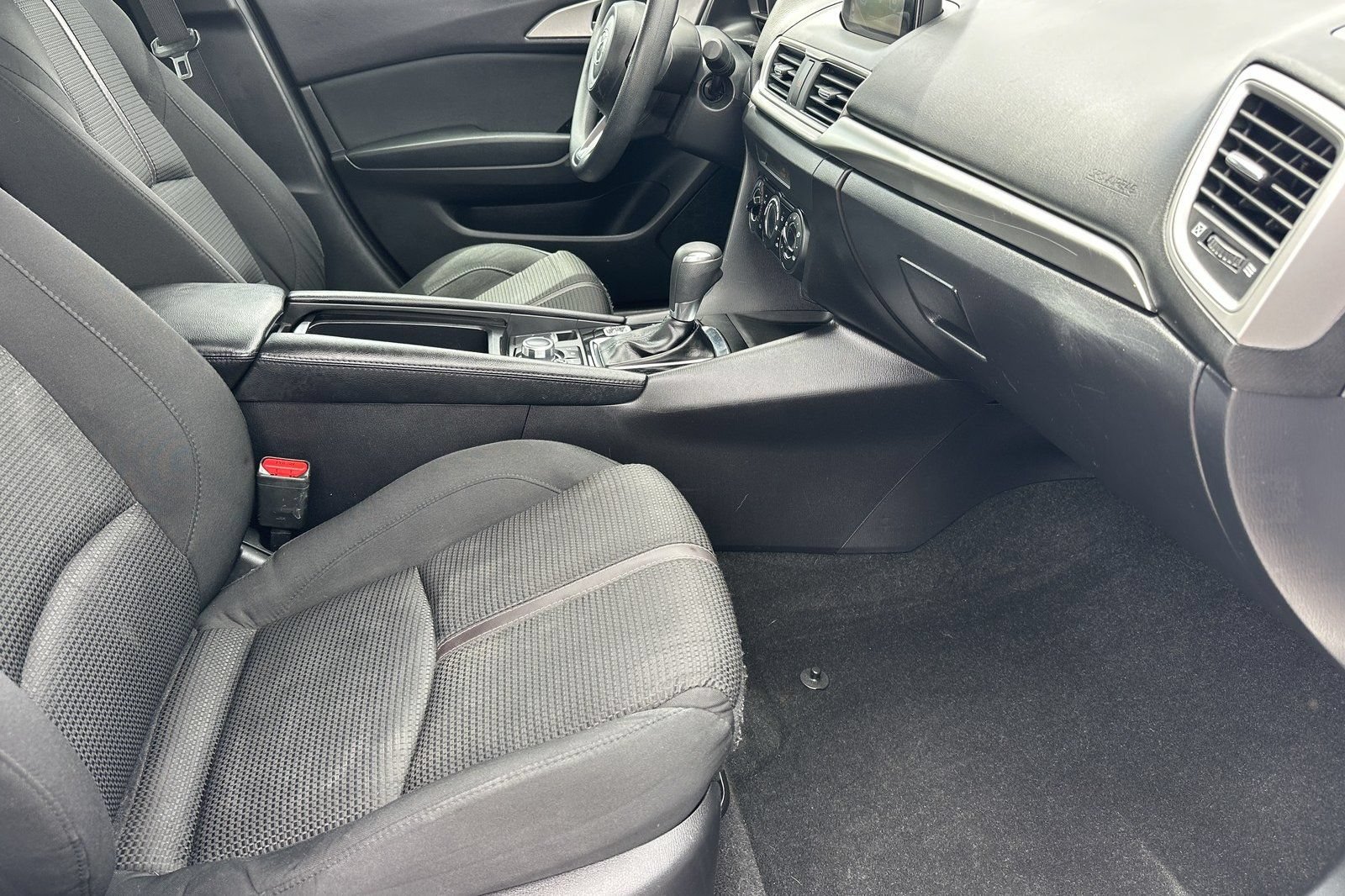 Used 2018 MAZDA MAZDA3 Sport w/ Preferred Equipment Package FWD image 15