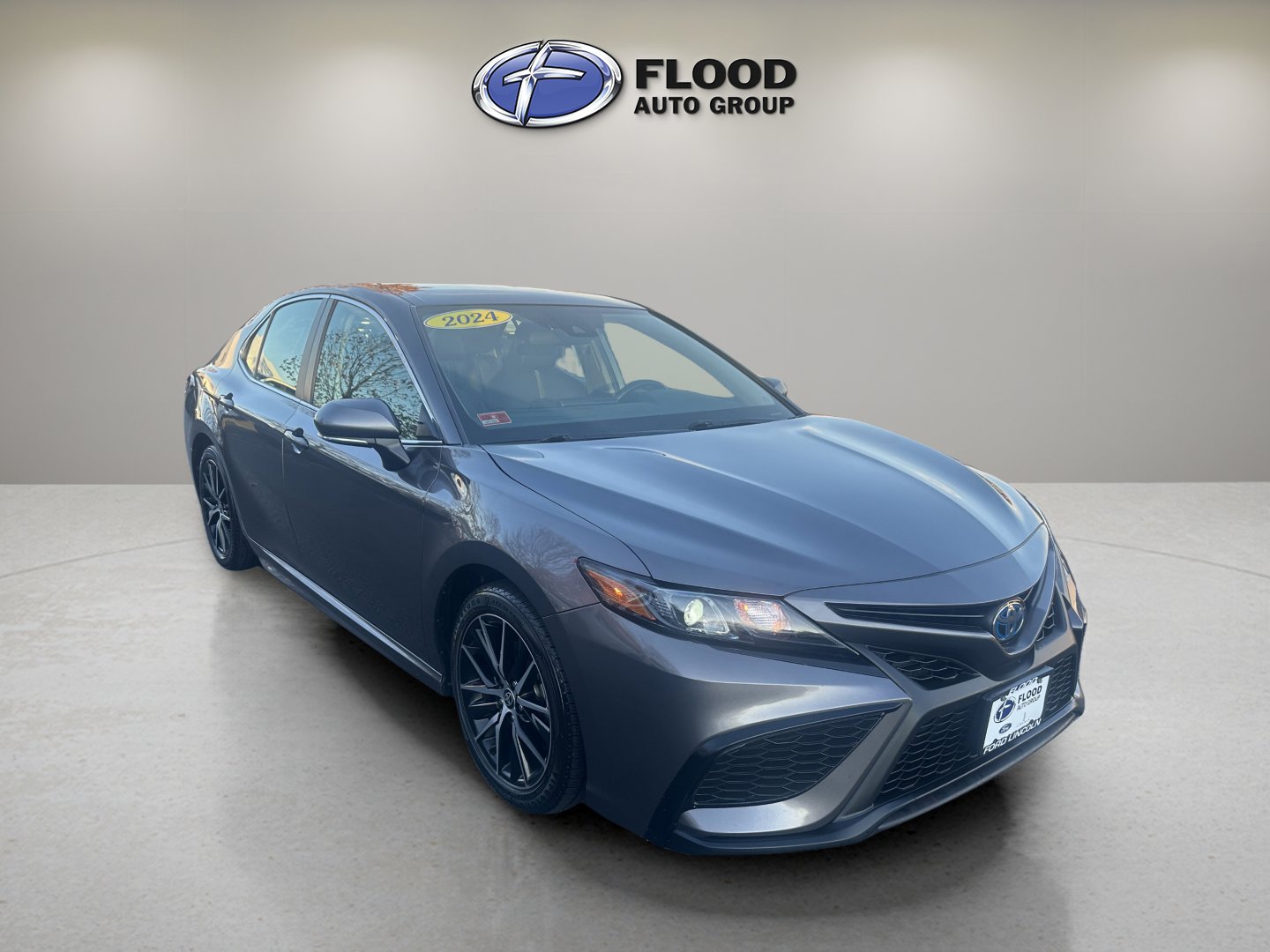 Used 2024 Toyota Camry SE image 1