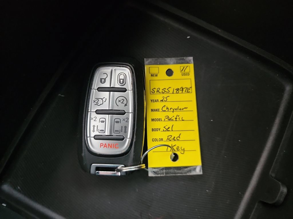 Used 2025 Chrysler Pacifica Select FWD image 39