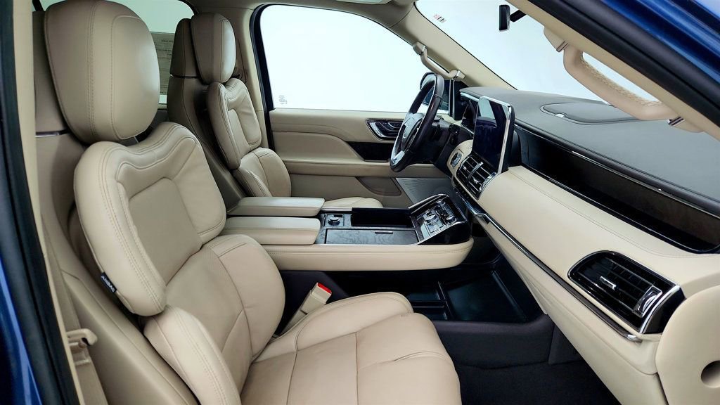 Used 2020 Lincoln Navigator Reserve w/ Luxury Package RWD image 26