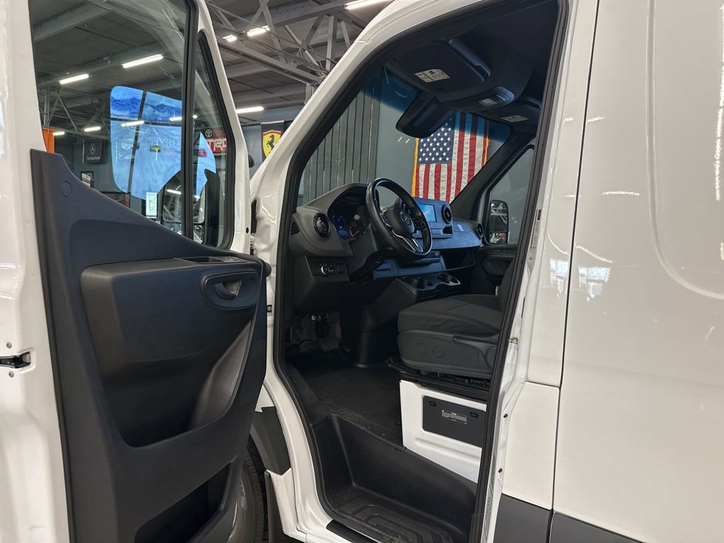 Used 2022 Mercedes-Benz Sprinter 1500 image 5