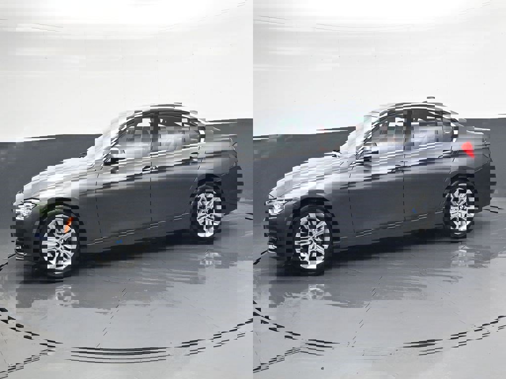 Used 2018 BMW 330i xDrive Sedan w/ Convenience Package image 7