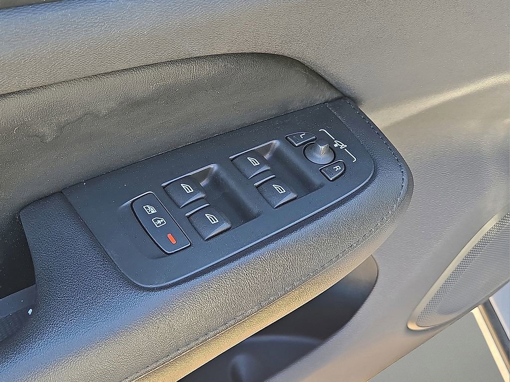 Certified 2023 Volvo S60 T8 Plus image 21