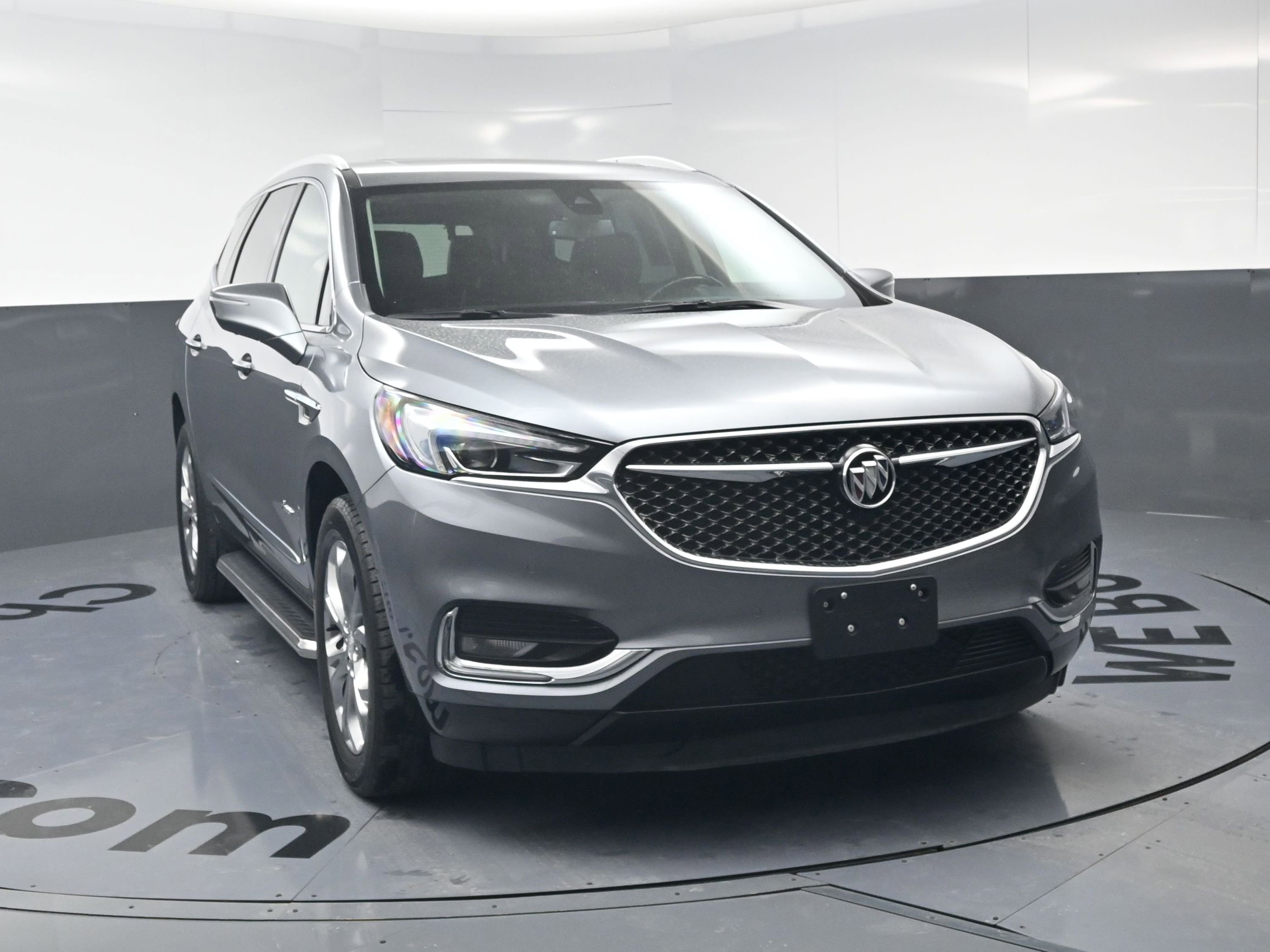 Used 2019 Buick Enclave Avenir w/ Avenir Technology Package FWD image 3
