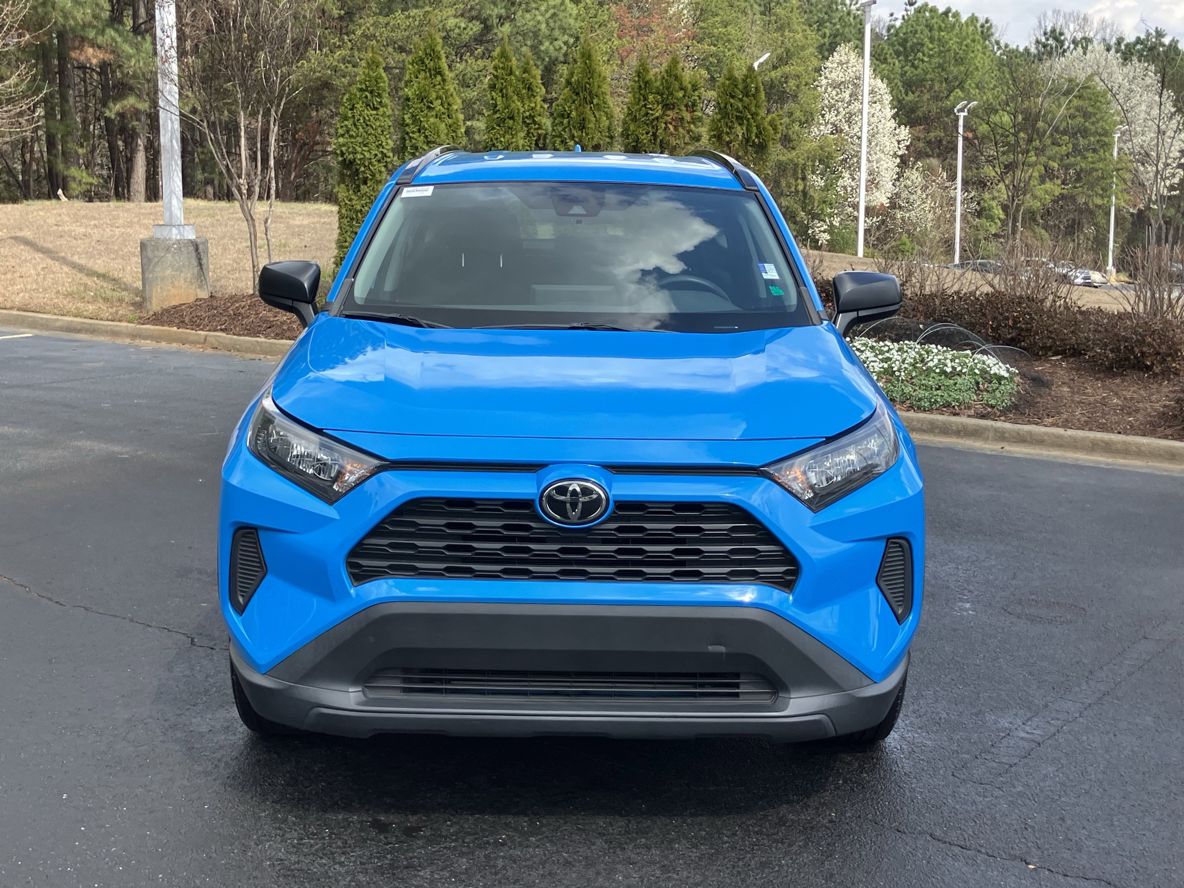 Used 2021 Toyota RAV4 LE image 3