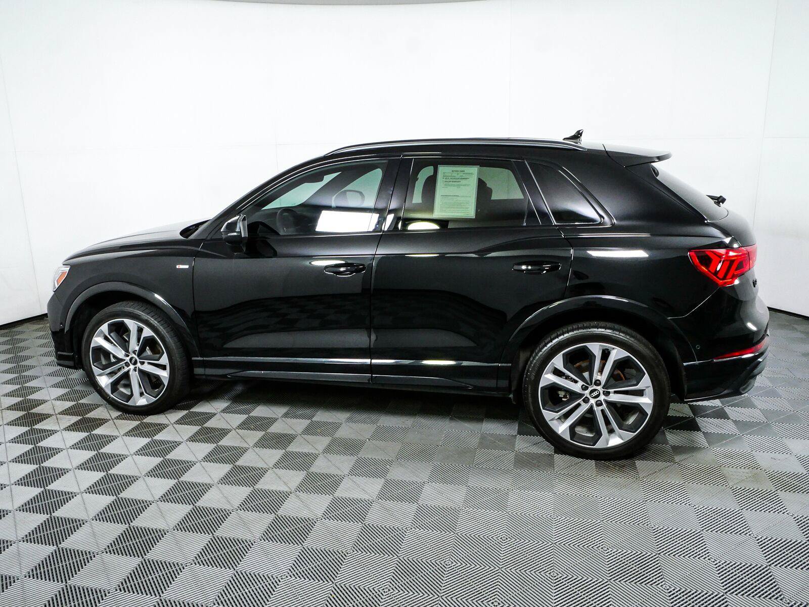 Used 2021 Audi Q3 2.0T Premium Plus w/ Premium Plus Package AWD/4WD image 32