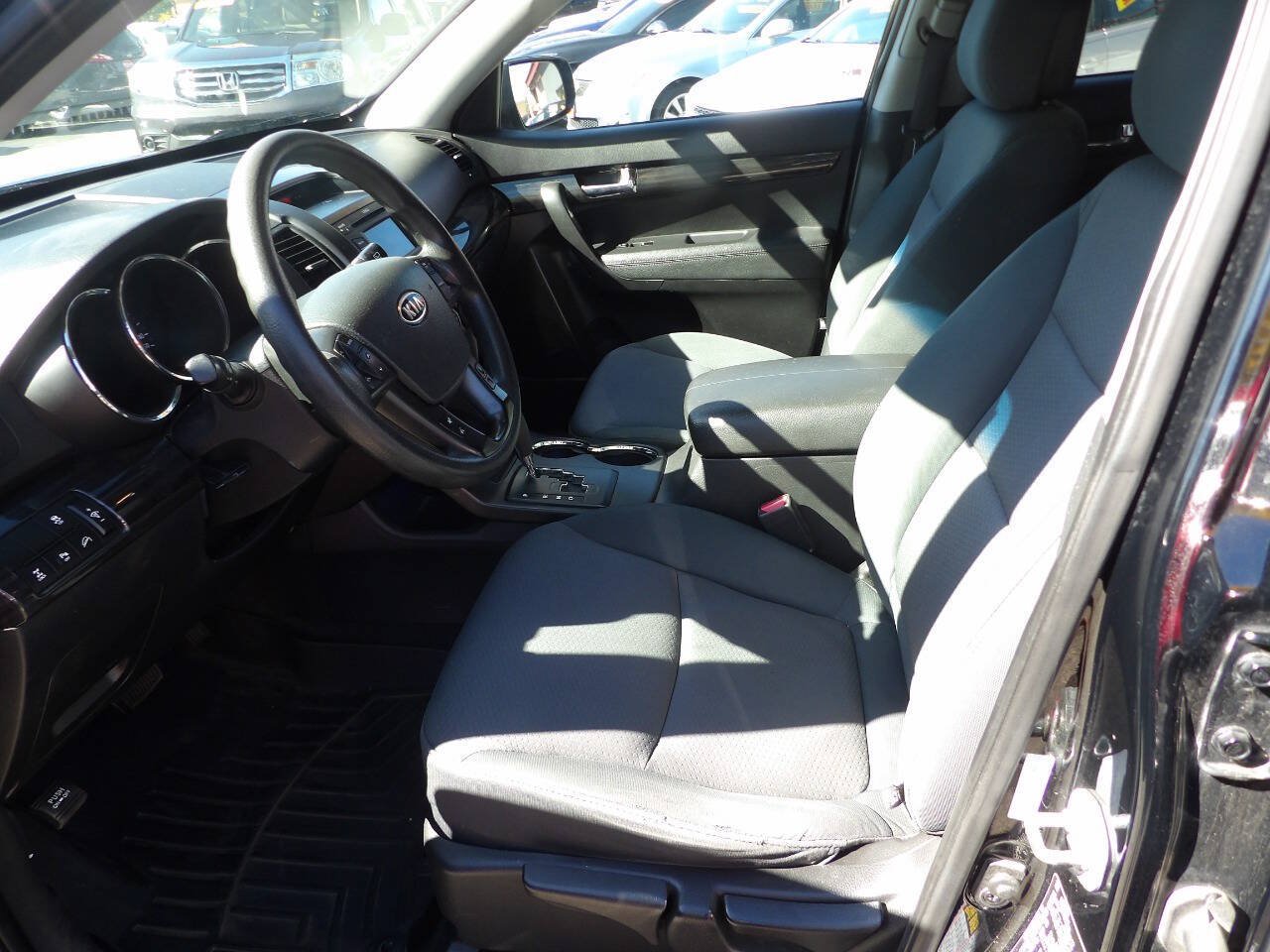Used 2013 Kia Sorento LX w/ Convenience Pkg AWD/4WD image 6