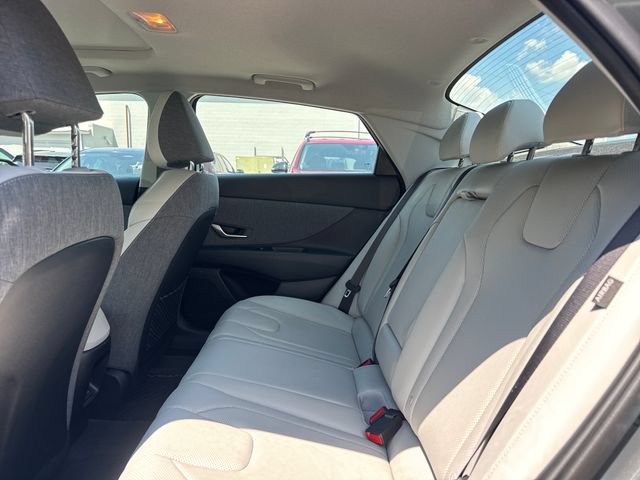 Used 2026 Hyundai Elantra Limited FWD image 11