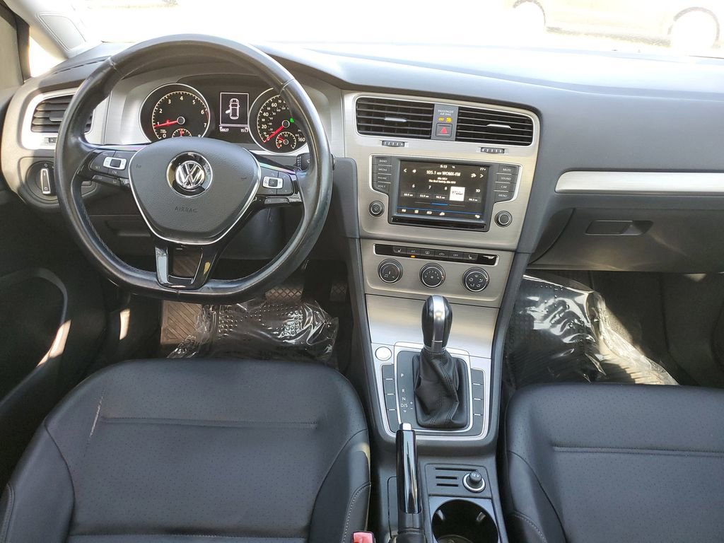Used 2017 Volkswagen Golf S image 7