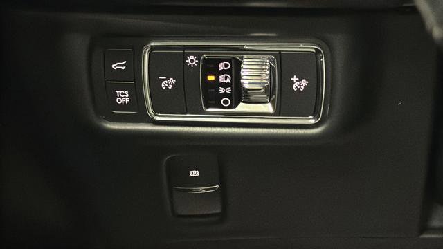 Used 2022 Lincoln Nautilus Reserve AWD/4WD image 32