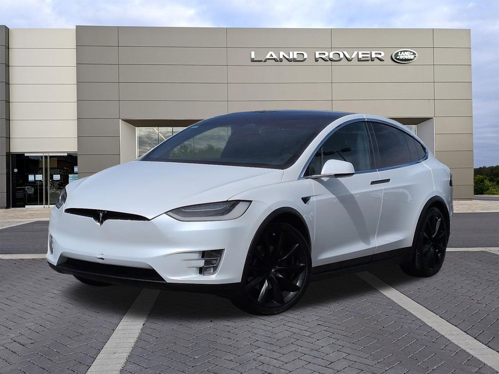 Used 2017 Tesla Model X 75D image 1