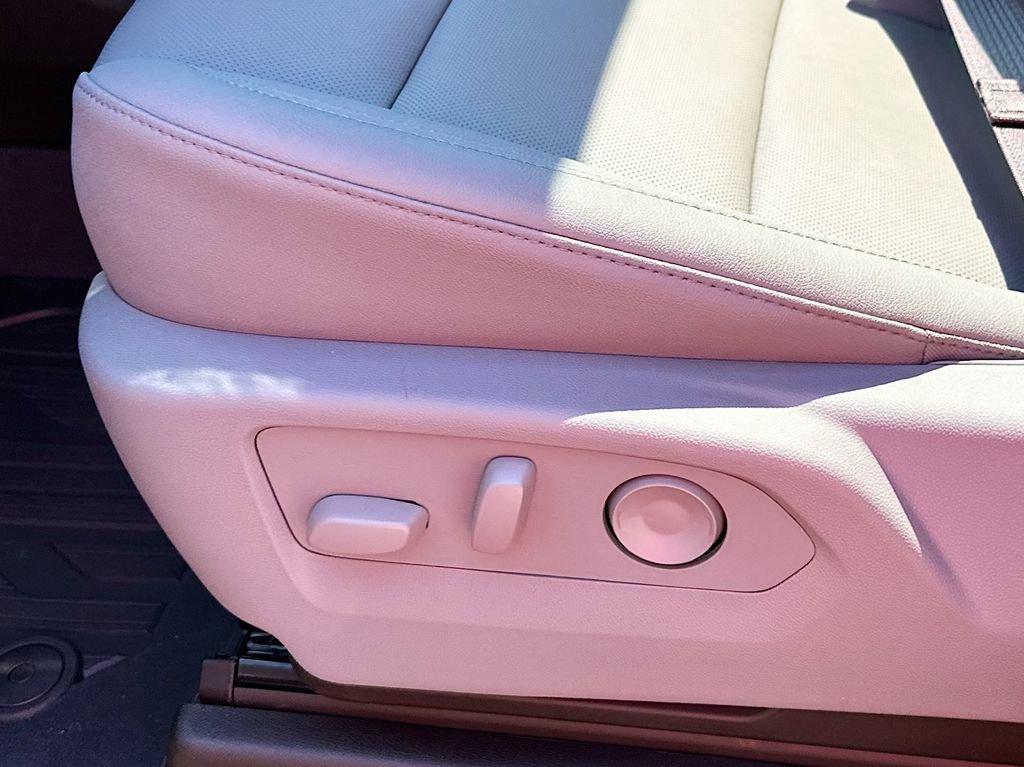 New 2026 GMC Sierra 1500 SLT image 9