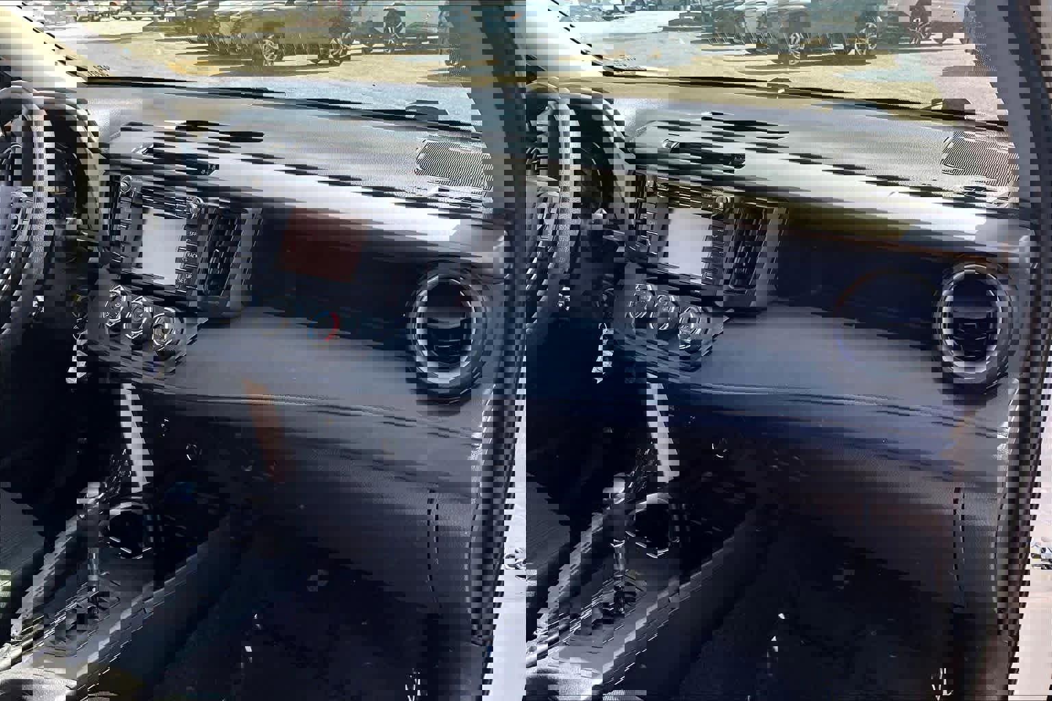 Used 2018 Toyota RAV4 LE image 18