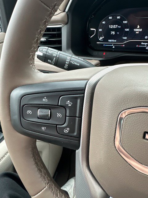 Used 2023 GMC Yukon XL Denali AWD/4WD image 14