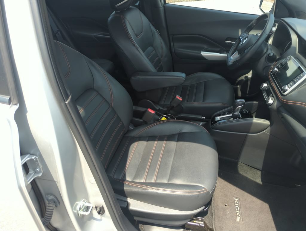 Used 2019 Nissan Kicks SR w/ SR Premium Package FWD image 35