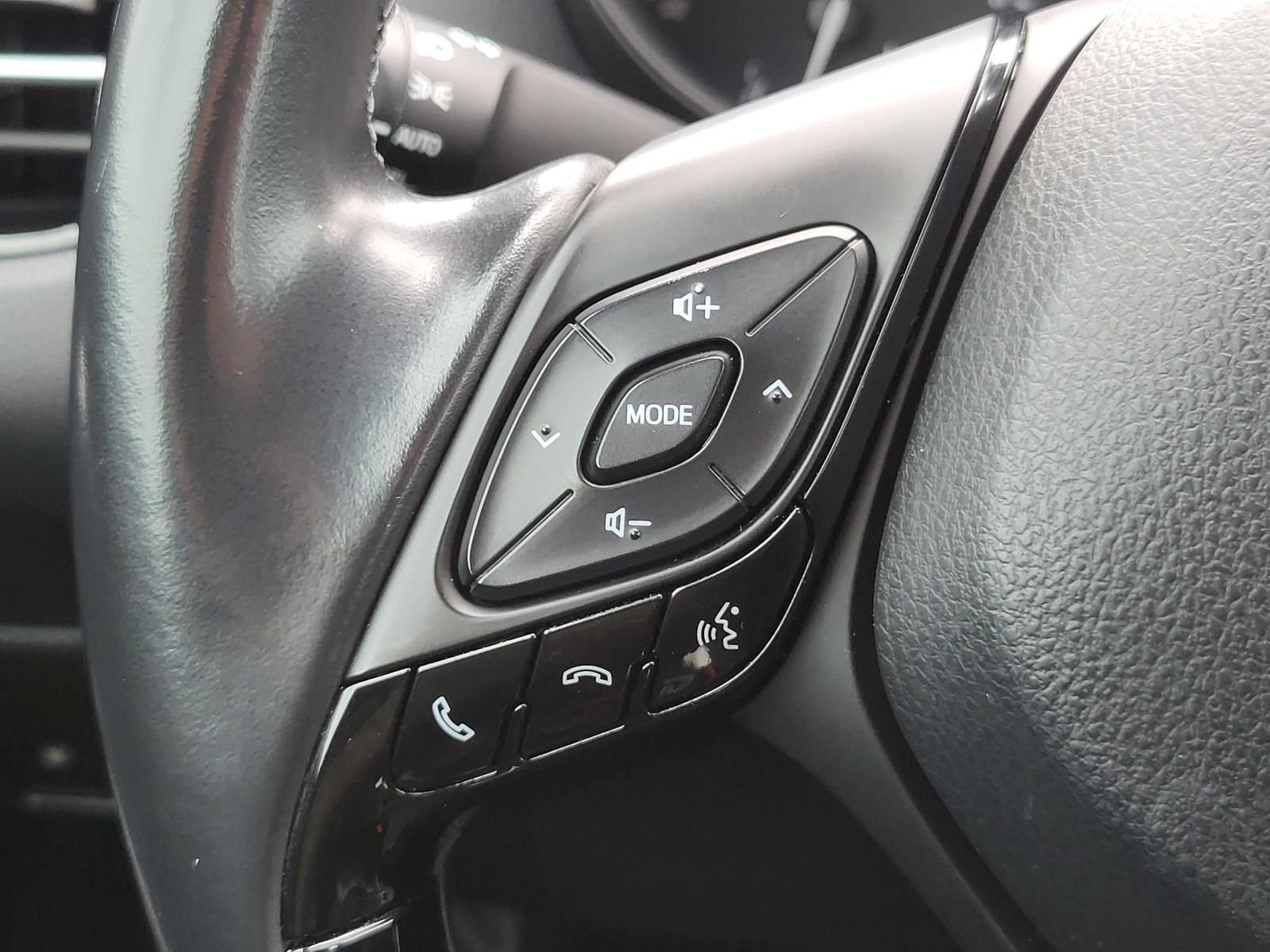 Used 2018 Toyota C-HR XLE FWD image 23