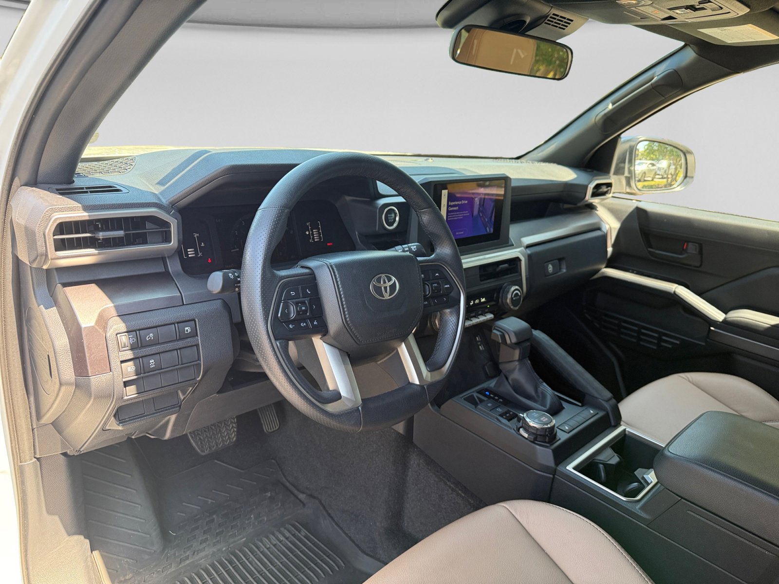 Used 2025 Toyota 4Runner SR5 AWD/4WD image 12