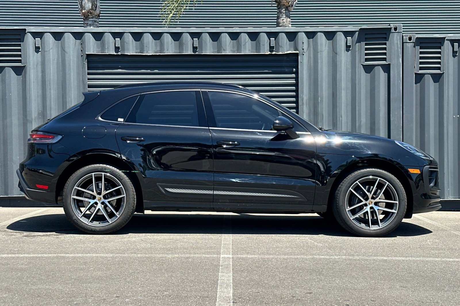 Certified 2023 Porsche Macan AWD/4WD image 9