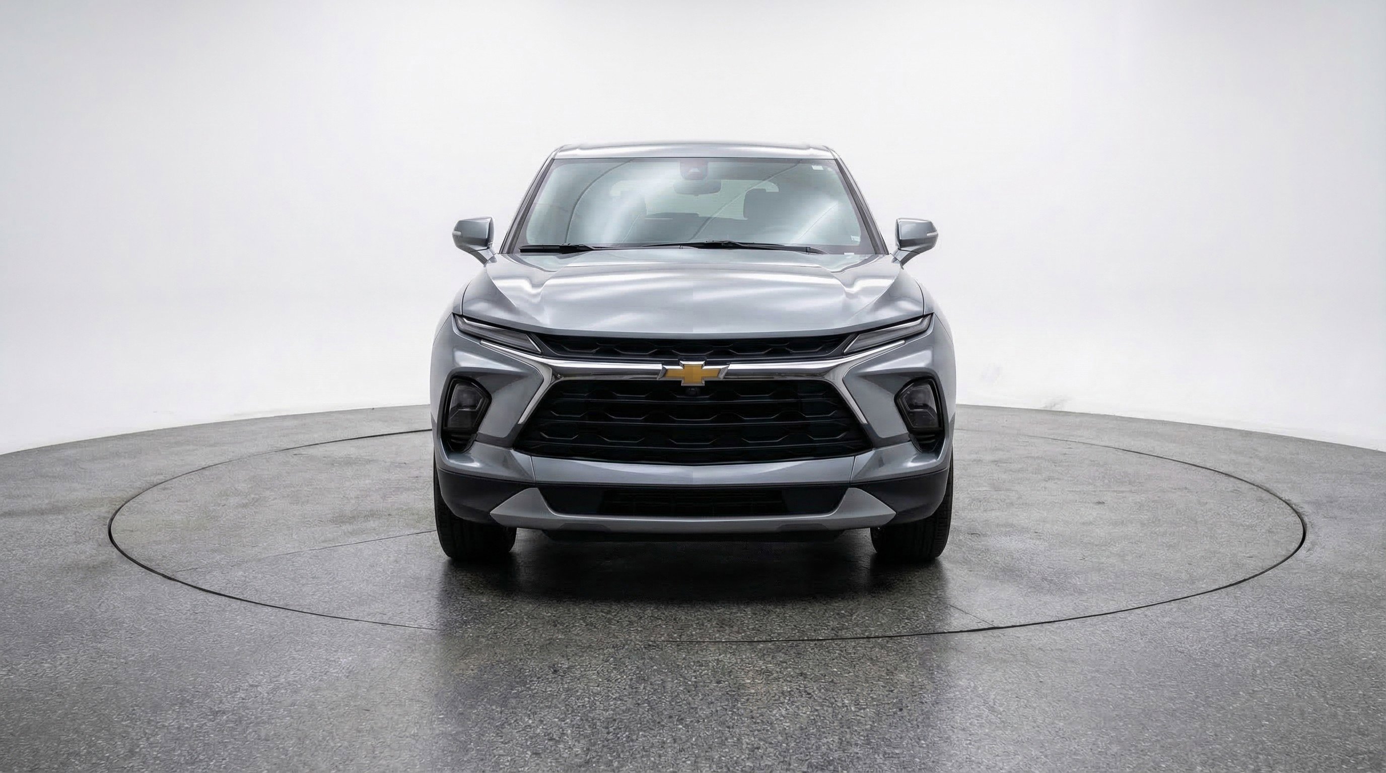 Used 2025 Chevrolet Blazer LT image 2