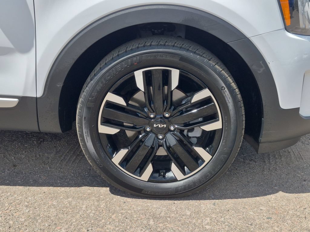 Certified 2025 Kia Telluride SX w/ SX Captain's Chair Package AWD/4WD image 19