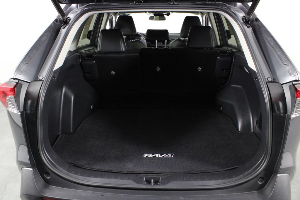Used 2019 Toyota RAV4 XLE Premium w/ Cold Weather Package FWD image 17