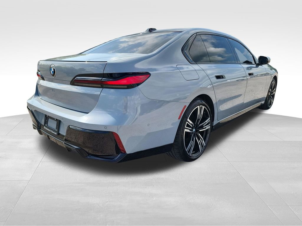 Used 2023 BMW 740i w/ Executive Package image 7