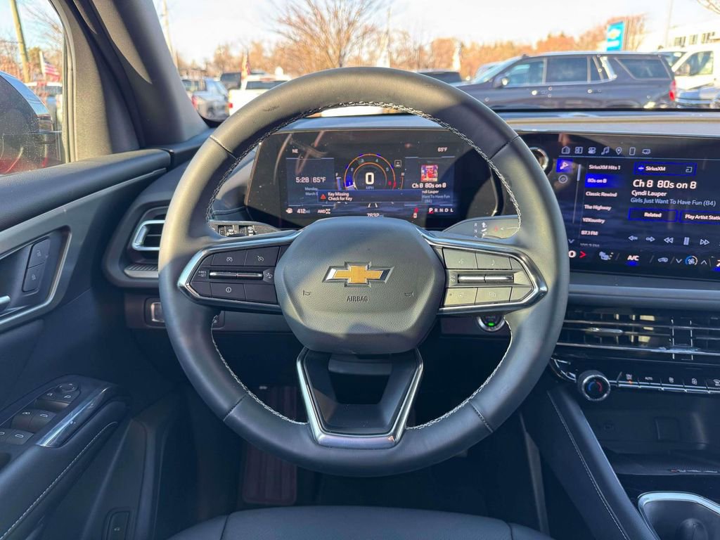 Used 2025 Chevrolet Traverse LT w/ Driver Confidence Package AWD/4WD image 19