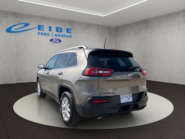 Used 2016 Jeep Cherokee Latitude w/ Cold Weather Group AWD/4WD image 10