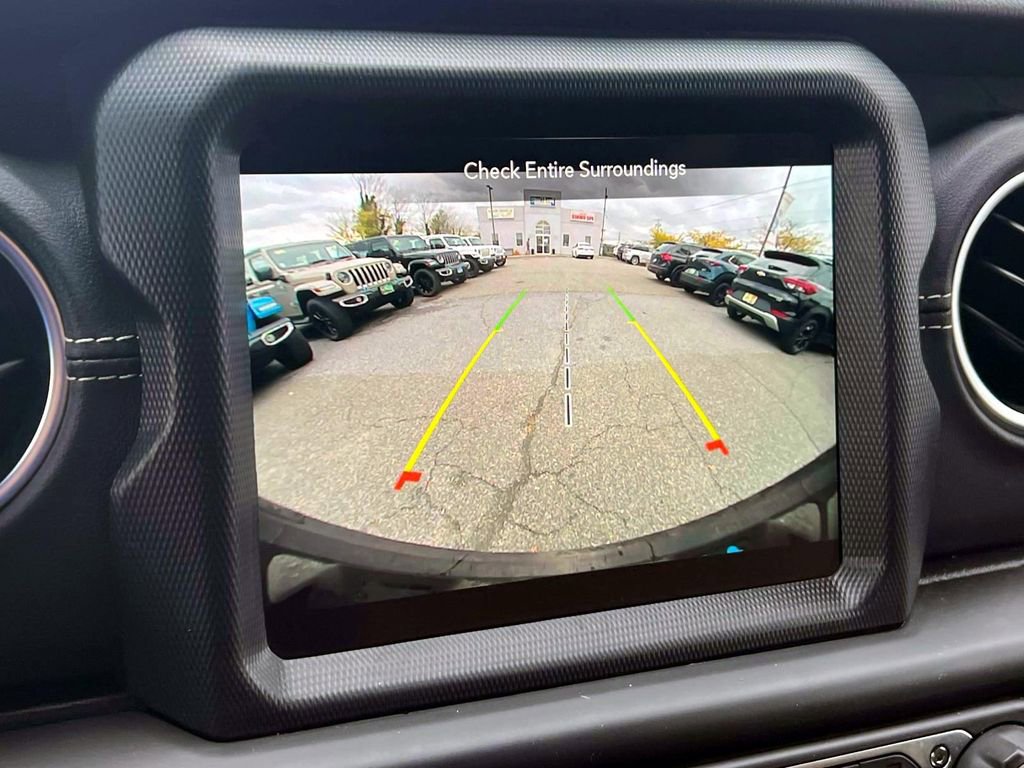 Used 2023 Jeep Wrangler Unlimited Sahara image 29