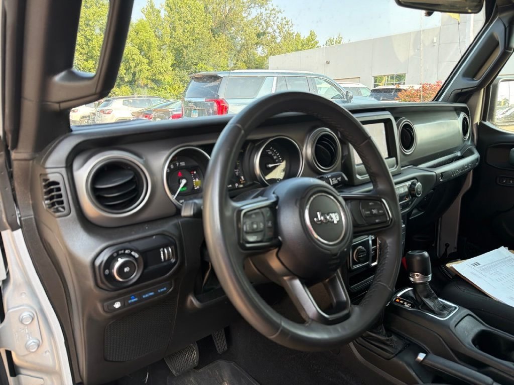 Used 2023 Jeep Wrangler Unlimited AWD/4WD image 15