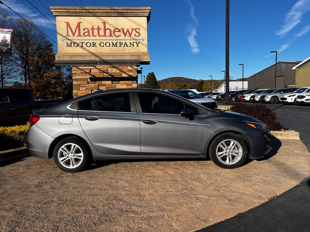 Used 2018 Chevrolet Cruze LT w/ Convenience Package FWD image 4