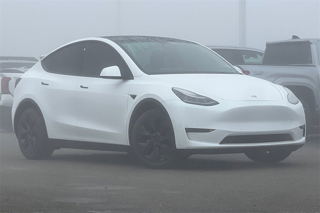 Used 2022 Tesla Model Y Long Range image 2