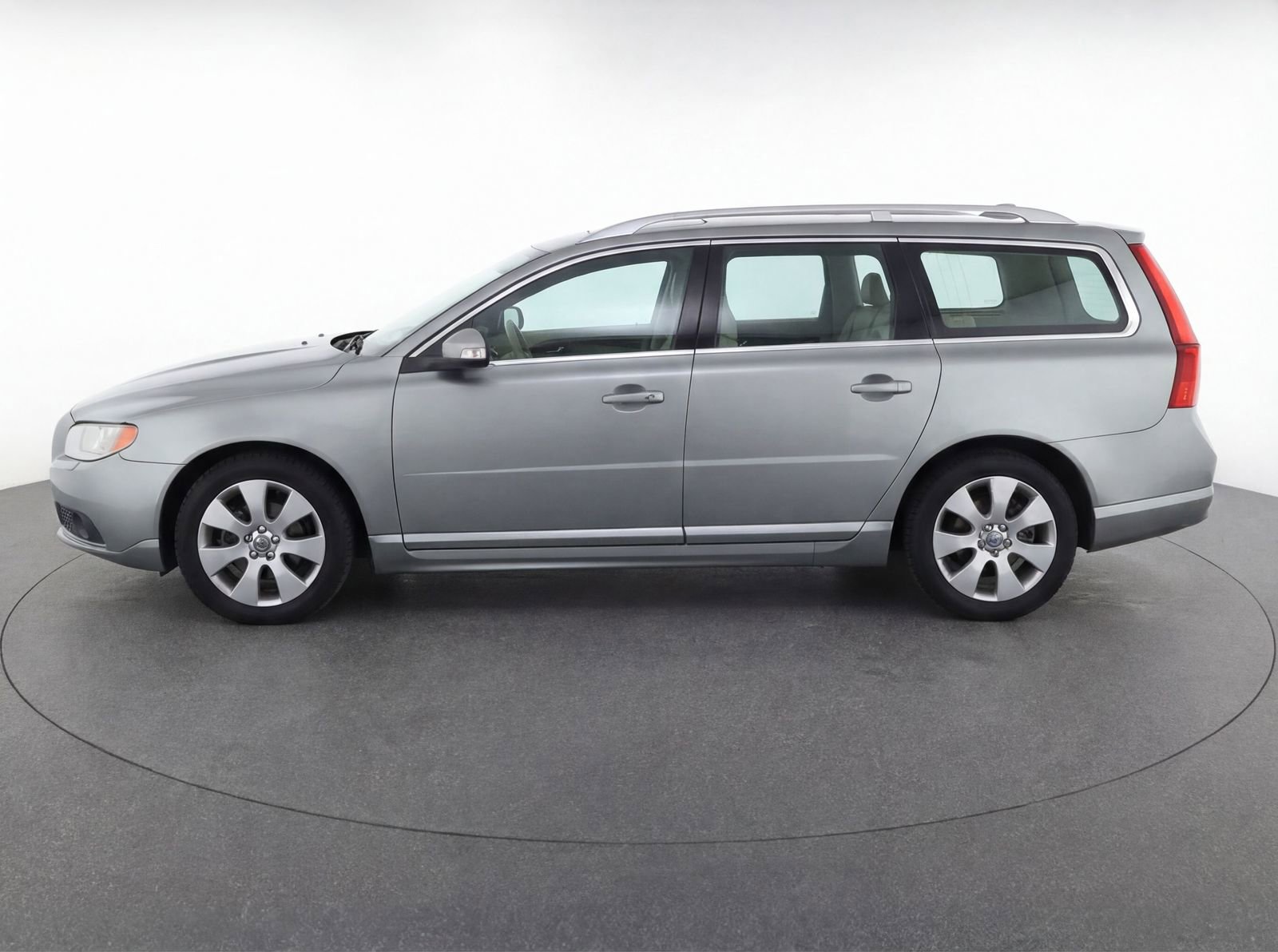 Used 2008 Volvo V70 FWD image 6