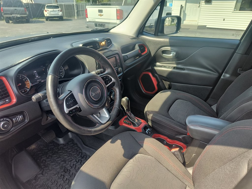 Used 2015 Jeep Renegade Trailhawk w/ Trailer Tow Group AWD/4WD image 13