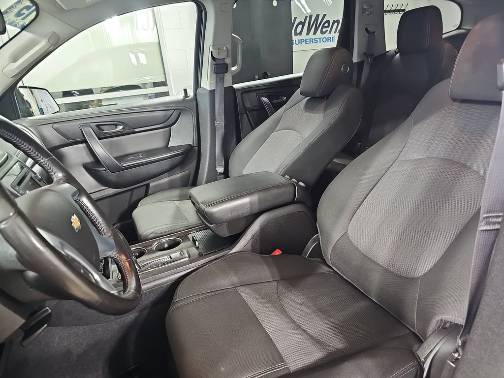 Used 2015 Chevrolet Traverse LT w/ Style and Technology Package FWD image 19